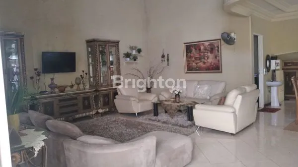 RUMAH MEWAH DI KELAPA LILIN, UTAN KAYU SELATAN. JAKARTA - TIMUR