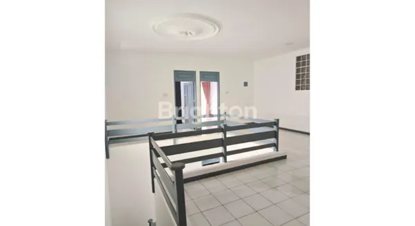 image RUMAH SUDAH RENOVASI BEBAS BANJIR LOKASI PREMIUM KEBON JERUK JAKARTA BARAT (4)