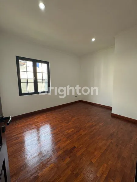 image RUMAH BARU BANGUNAN MANDIRI 3 LANTAI DEKAT AEON MALL & PINTU TOLL BSD DESIGN AMERICAB CLASSIC, BSD CITY (7)