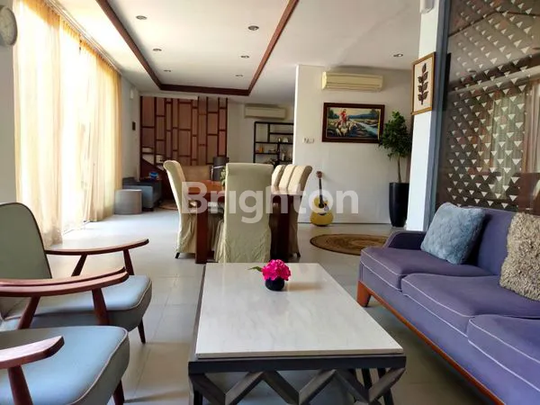image 6 BR SPACIOUS VILLA FULL FURNISHED JUST 7 MINS TO MERTASARI BEACH (6)