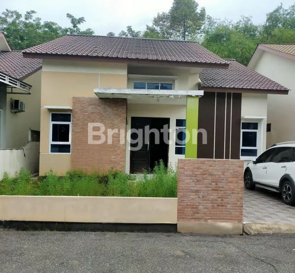 image RUMAH MEWAH 3KT PONTIANAK, SHM, SIAP HUNI (2)