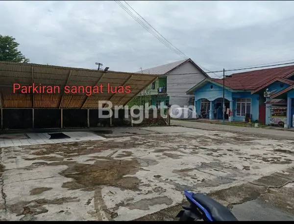 image RUMAH DENGAN PARKIRAN YANG SANGAT LUAS DI DAERAH PEMUDA (2)