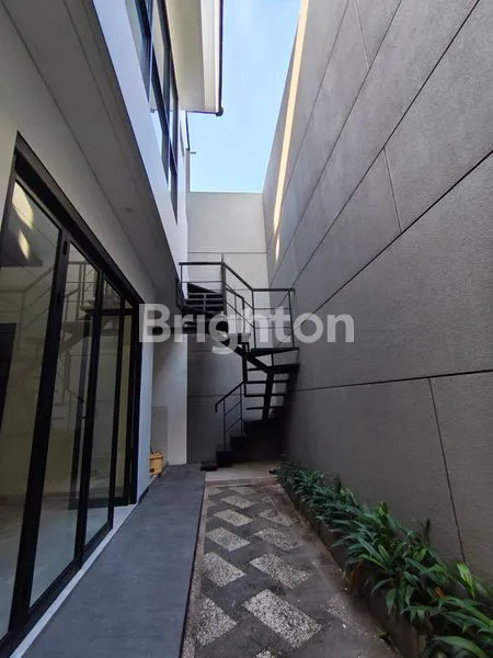 image JUAL RUMAH BARU MINIMALIS INTERNATIONAL VILLAGE 1 CITRALAND SURABAYA (8)