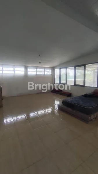 image GUDANG EX  TOKO BESI SIAP PAKAI DI JALAN RAYA KEDIRI KERTOSONO (4)