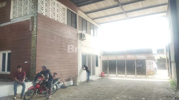 image GUDANG EX  TOKO BESI SIAP PAKAI DI JALAN RAYA KEDIRI KERTOSONO (2)