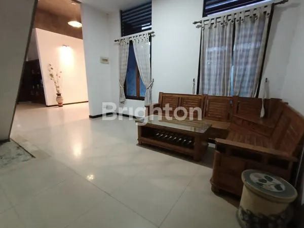 image VILLA TROPIS 4+1 BEDROOM DI PUSAT BISNIS KOTA DENPASAR. DEKAT KE RENON & SANUR. BEBAS BANJIR, FULL FURNISHED, SIAP HUNI. (4)