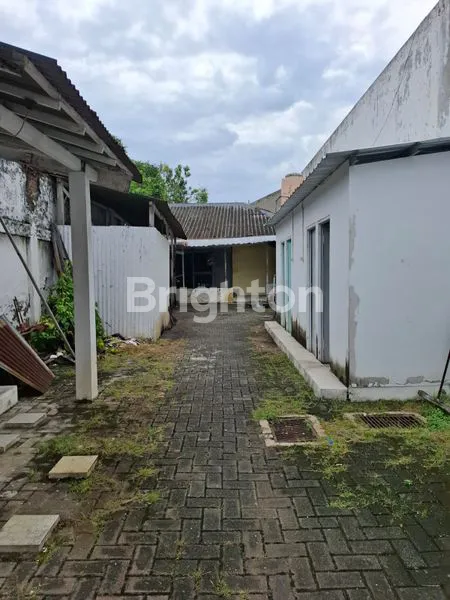 DISEWAKAN BANGUNAN DAN TANAH