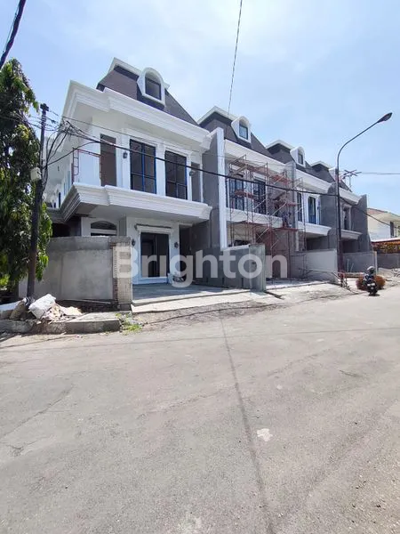 image JUAL RUMAH BARU AMERICAN STYLE DHARMAHUSADA INDAH. DEKAT GALAXY MALL (1)