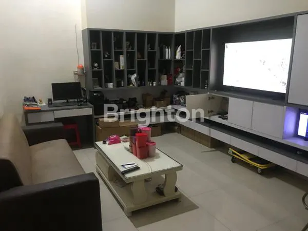 image RUMAH LUAS  1 1/2 TINGKAT (1)