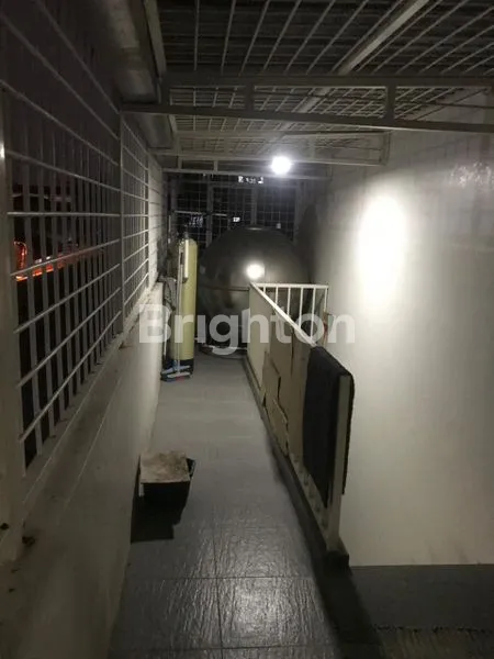 image RUMAH LUAS  1 1/2 TINGKAT (5)