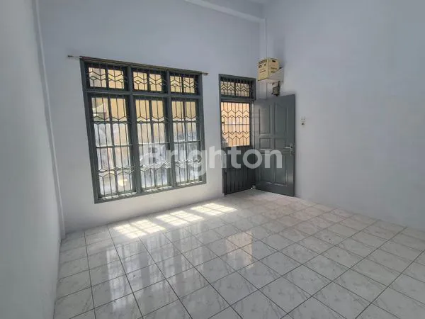 image RUMAH 2.5 LANTAI SIAP HUNI DI KRAKATAU, MEDAN - BARU DIRENOVASI (5)