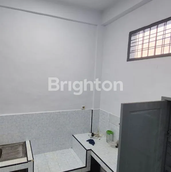 image RUMAH 2.5 LANTAI SIAP HUNI DI KRAKATAU, MEDAN - BARU DIRENOVASI (6)