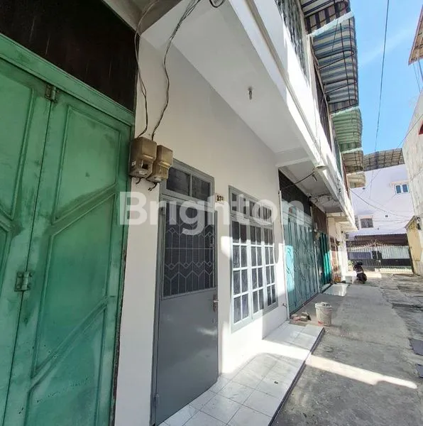 image RUMAH 2.5 LANTAI SIAP HUNI DI KRAKATAU, MEDAN - BARU DIRENOVASI (1)