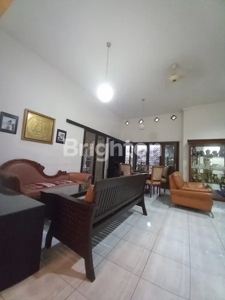 image RUMAH KLASIK CANTIK, OPEN SPACE (6)