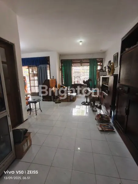 image RUNGKUT ASRI BUTUH RENOVASI ROW JALAN LEBAR ONE GATE SYSTEM STRATEGIS SELANGKAH KE MERR TOL WARU RUNGKUT INDUSTRI GALAXY MALL (3)