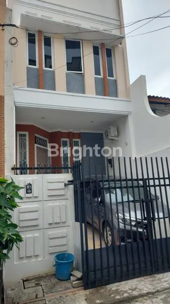 image RUMAH DEKAT MALL SUNTER DENGAN 3 KAMAR TIDUR DI SUNTER KARYA, JAKARTA UTARA (1)