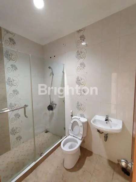 image RUMAH DEKAT MALL SUNTER DENGAN 3 KAMAR TIDUR DI SUNTER KARYA, JAKARTA UTARA (4)