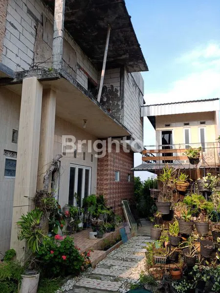 RUMAH BESAR, MURAH , SISA TANAH LUAS,2 LANTAI GRAHA DEWATA ESTATE MALANG