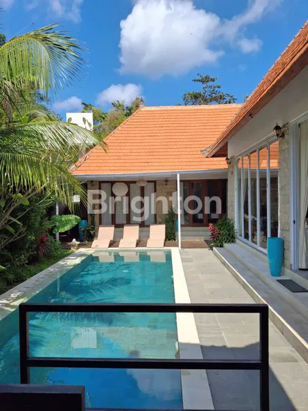 image VILLA TROPICAL LAND SPACE 400M2 , FURNISHED  BUMBAK UMALAS. (1)