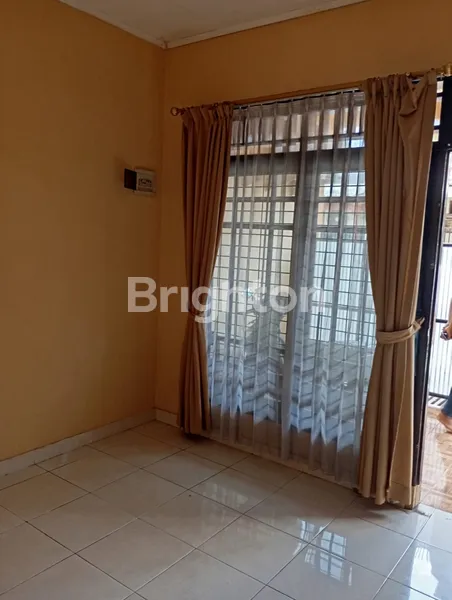 image RUMAH SIAP HUNI DI LOKASI STRATEGIS DEPOK JAYA – COCOK UNTUK TEMPAT TINGGAL & USAHA (5)