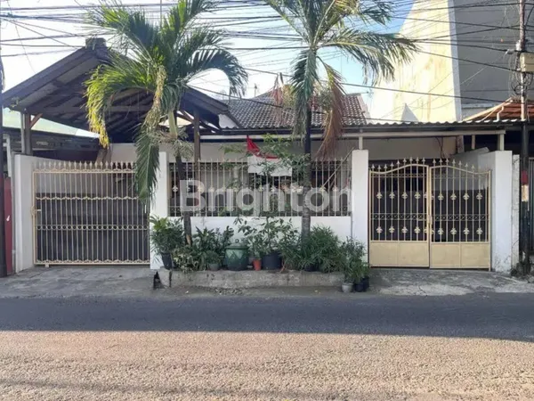 image RUMAH MANYAR TERAWAT SIAP HUNI STRATEGIS ROW JALAN KEMBAR (1)