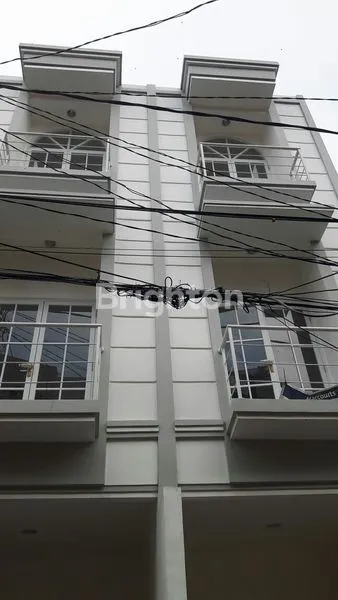 image RUMAH 3,5 LANTAI SIAP HUNI (2)