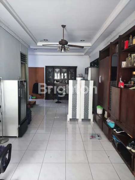 image RUMAH LAMA MASIH LAYAK HUNI LOKASI JELAMBAR KAVLING POLRI JAKARTA BARAT (8)