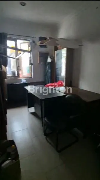 image RUMAH BABATAN PRATAMA 3 LANTAI STRATEGIS (3)