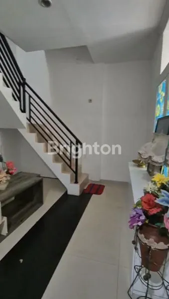 image RUMAH BABATAN PRATAMA 3 LANTAI STRATEGIS (6)