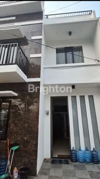 image RUMAH BABATAN PRATAMA 3 LANTAI STRATEGIS (1)