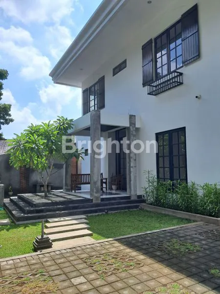 image RUMAH MEWAH 2 LANTAI TELAGA BODAS SEMERU SEMARANG (2)