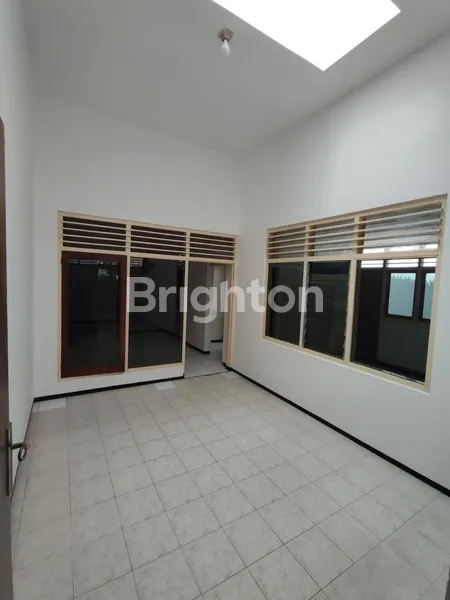 image RUMAH AREA MANYAR BAGUS SIAP HUNI DEKAT PUSAT KOTA  (2)