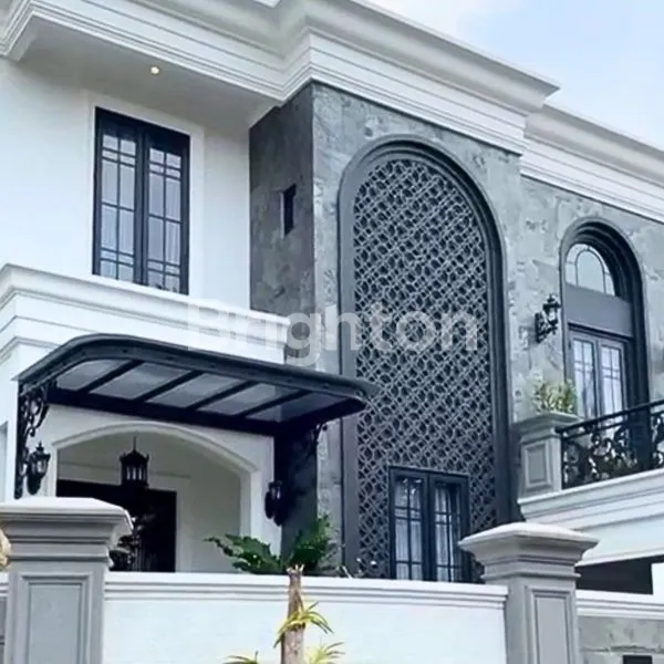 image RUMAH MEWAH 3 LANTAI DENGAN LIFT & KOLAM RENANG   CIBUBUR\\\\N (2)