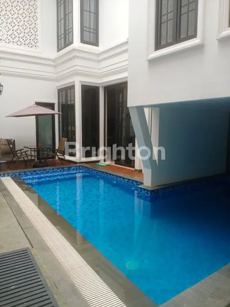 image RUMAH MEWAH 3 LANTAI DENGAN LIFT & KOLAM RENANG   CIBUBUR\\\\N (8)