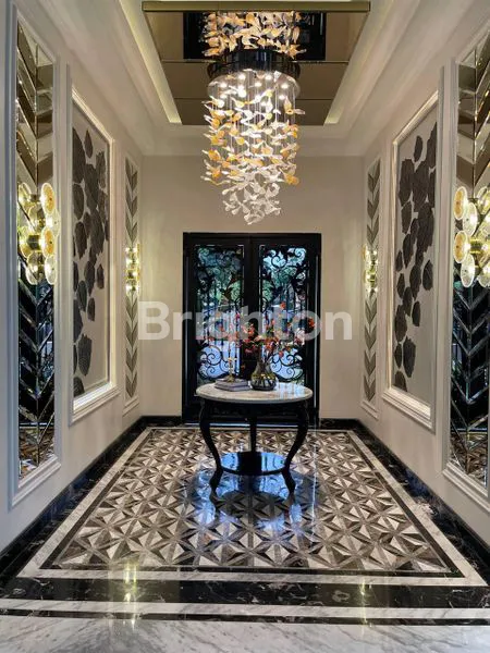 image RUMAH MEWAH 3 LANTAI DENGAN LIFT & KOLAM RENANG   CIBUBUR\\\\N (1)