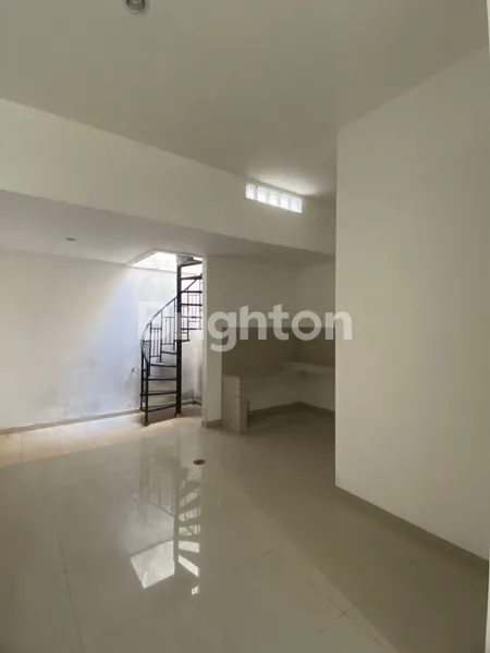 image SISA 2 UNIT, RUMAH KARANG ASEM, BARU GRESS MINIMALIS, DEKAT KE RAYA KENJERAN, PLOSO, LIBRA, KANSER, DEKAT KAMPUS WIDYA MANDALA KALIJUDAN (4)