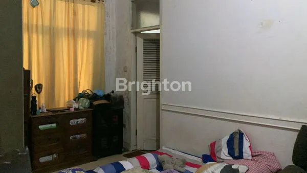 image RUMAH  2 LANTAI STRATEGIS DI JELAMBAR DIBAWAH NJOP - COCOK USAHA/KOST (5)