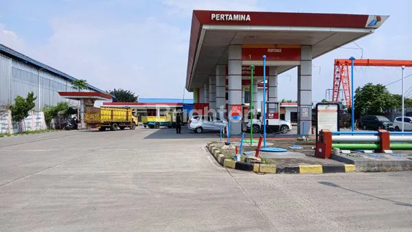 SPBU/ POM BENSIN DI JLN. PETA BARAT, KALIDERES, JAKARTA BARAT