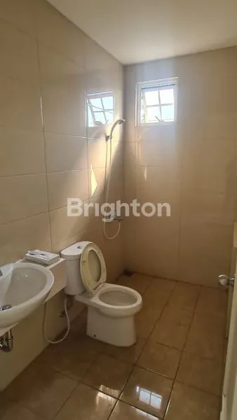 image RUMAH HUNIAN 2 LANTAI DI SUVARNA SUTERA TANGERANG (4)