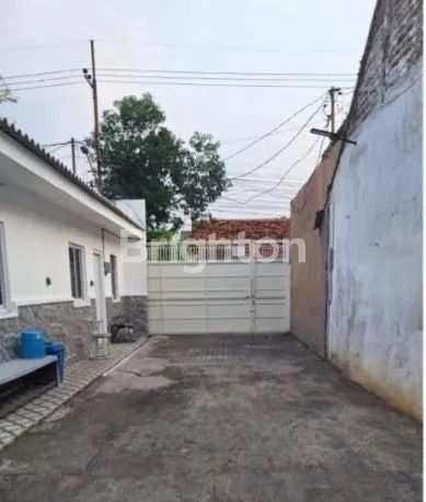 image RUMAH & GUDANG DI PETEMON  (2)