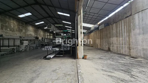 image GUDANG TENGAH KOTA LOKASI TERBAIK (3)