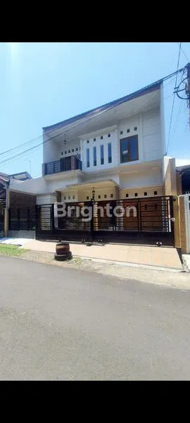 image RUMAH 2 LANTAI BAGUS DAN TERAWAT DI DAERAH SAWOJAJAR 1 (1)
