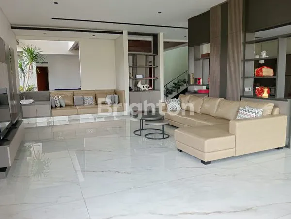 RUMAH LUX DI KOTA BARU PARAHYANGAN