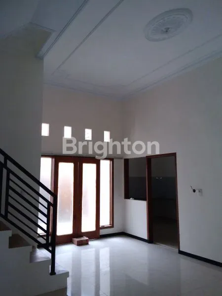 image RUMAH 2 LANTAI BAGUS DAN TERAWAT DI DAERAH SAWOJAJAR 1 (4)