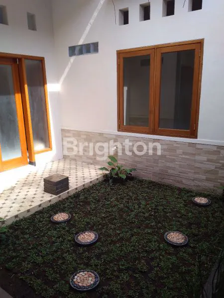 image RUMAH 2 LANTAI BAGUS DAN TERAWAT DI DAERAH SAWOJAJAR 1 (8)