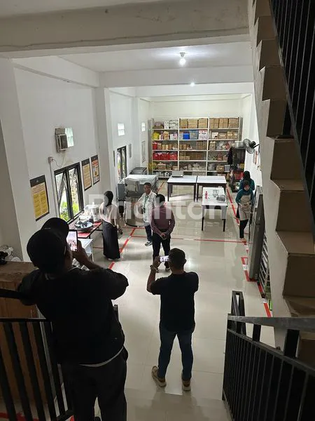 image RUKO STRATEGIS 4 LANTAI JL. SOEKARNO HATTA KM 4,5 POROS BALIKPAPAN SAMARINDA (2)