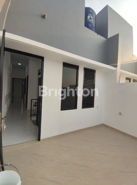 image RUMAH MODERN 3 LANTAI BEBAS BANJIR  CARPOT  MUAT 2 MOBIL  (8)