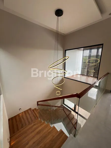 image RUMAH MEWAH MODERN DI LIPPO CIKARANG (2)