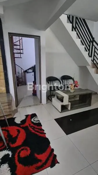 image RUMAH 3 LANTAI SHM DI BABATAN PRATAMA – 3KT, ADA TAMAN DEPAN, FULLY FURNISHED (2)