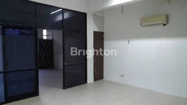 image RUKO PERAK 3 LANTAI HOOK  HADAP JALAN RAYA SURABAYA (2)